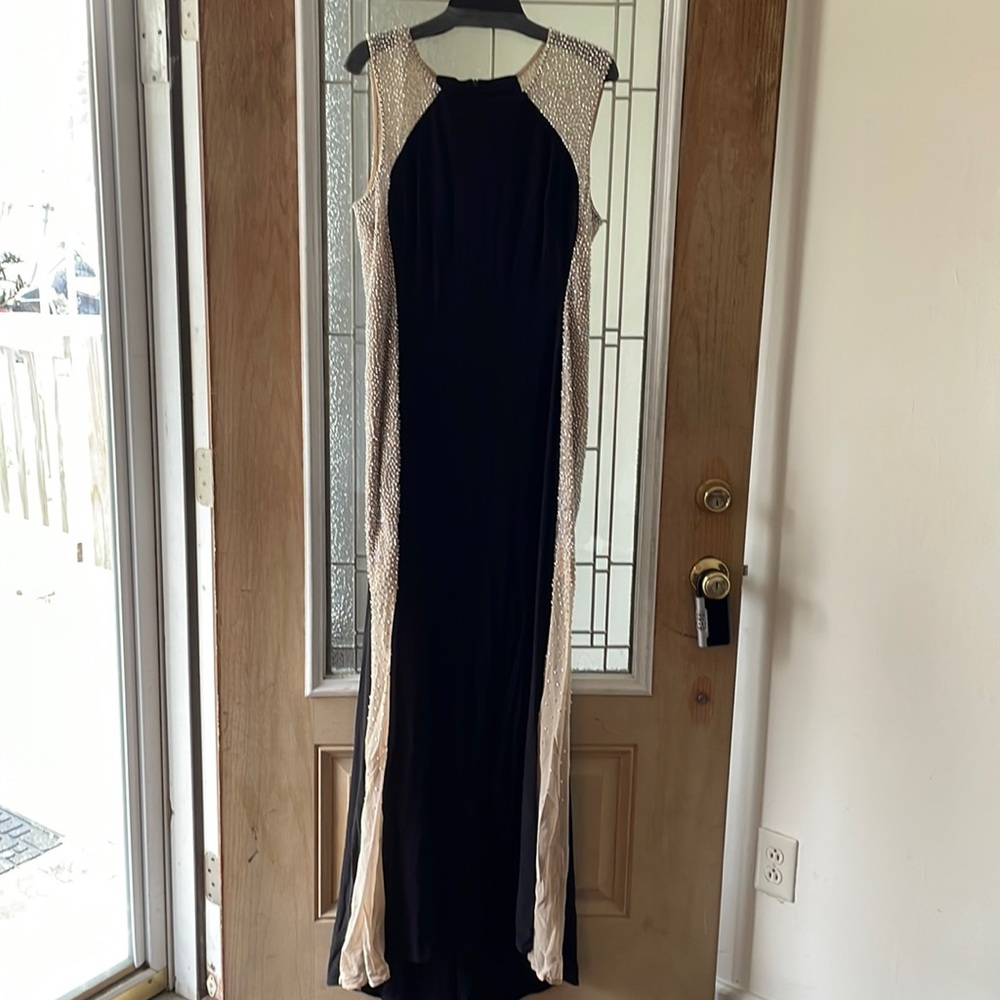 Beautiful long dress size 14. Worn once on a cruise.